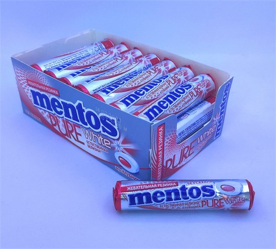 Жевательная резинка "Mentos"  Pure fresh клубника 15.5 гр. 24 шт 00762